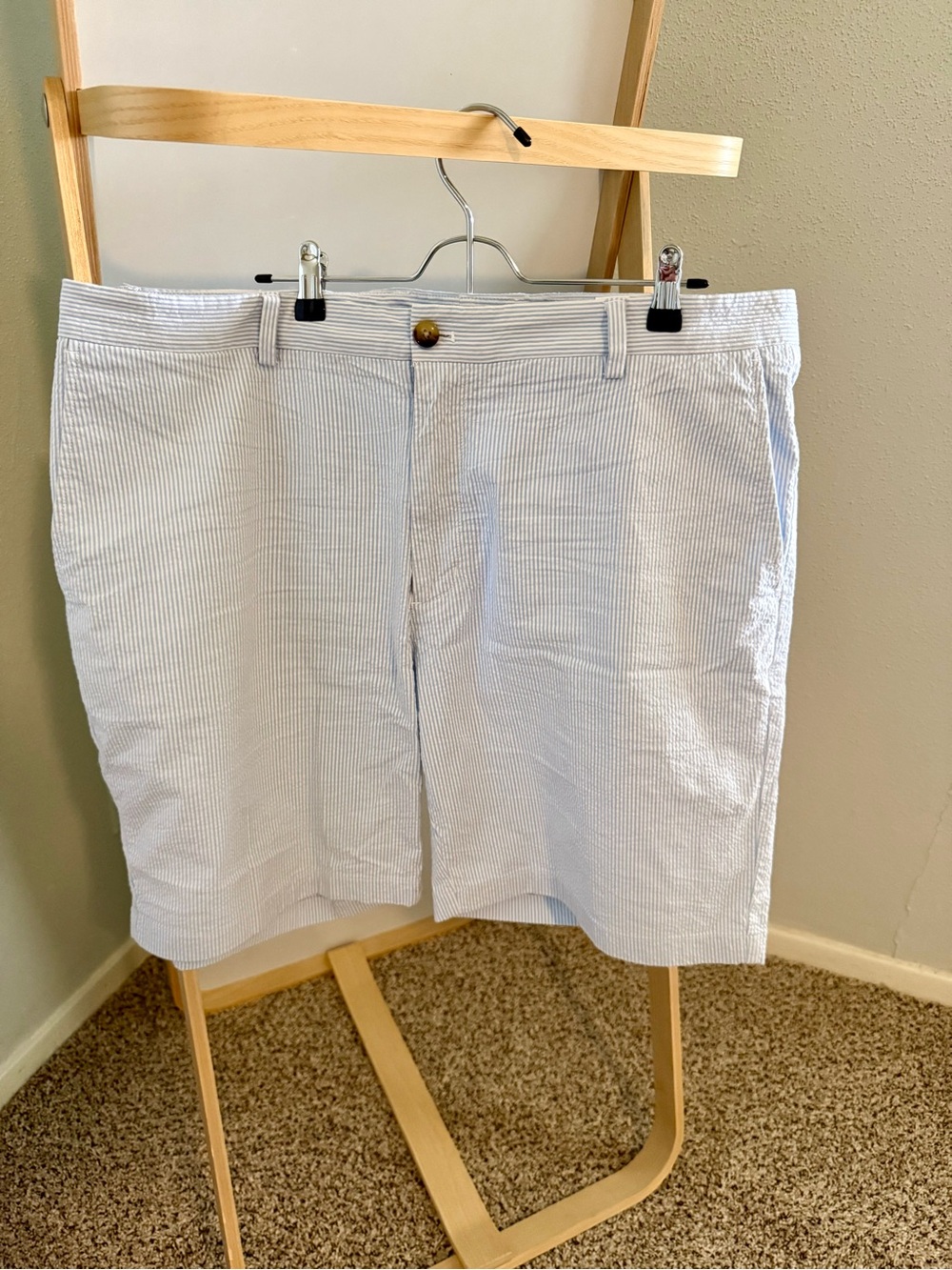 Vineyard Vines Men’s Seersucker blue stripe shorts